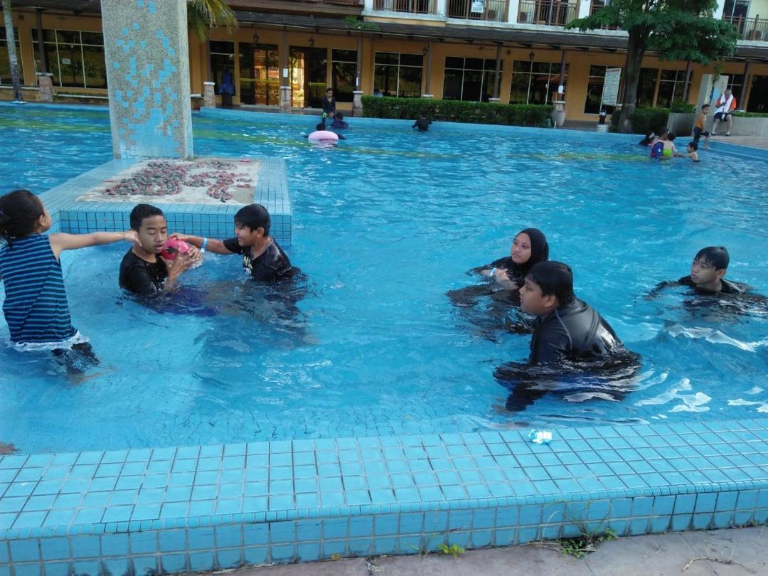 Sanie Guest Room Suria A' Apartment, Bukit Merah Laketown Resort Kampong Kubu Gajah  Exterior foto
